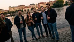 Životní historka: Na Náplavce jsem řekla starý vtip. Pak se u stolu nikdo nesmál