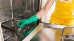 Zjistěte, jak rychle vyčistit myčku nádobí: jedlá soda nebo ocet pro dosažení dokonalého výsledku.