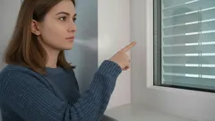 Nejčastější příčiny průvanu v oknech a způsoby, jak je odstranit svépomocí.