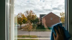 Okna jsou čistší než po úklidu! Známá uklízečka se podělila o jednoduché triky.